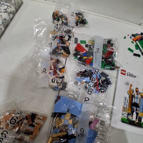 958PC LEGO LIONEL MESSI – SOCCER LEGEND SET (MODEL:43015) image 4