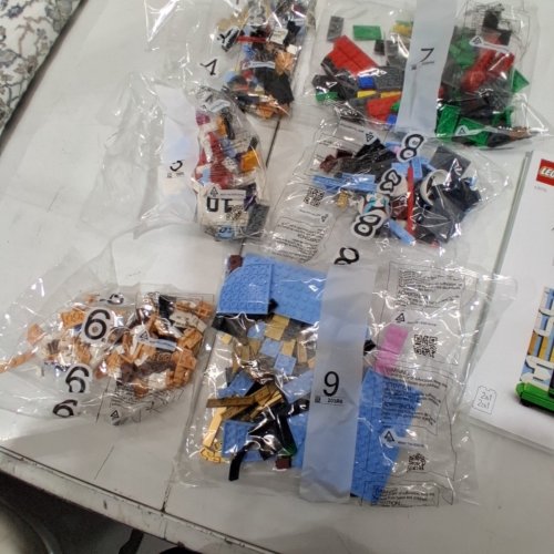 958PC LEGO LIONEL MESSI – SOCCER LEGEND SET (MODEL:43015) image 5