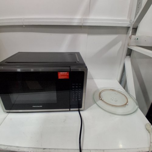 FRIGIDAIRE MICROWAVE - 1.5 CU.FT. - STAINLESS STEEL/BLACK - (MODEL: EMW1510) image 4
