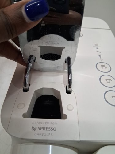 NESPRESSO BY DELONGHI LATTISSIMA ONE TOUCH ESPRESSO MACHINE WITH ONE TOUCH FRESH MILK SYSTEM - 120V - PORCELAIN WHITE - (MODEL: EN510WCA) image 5