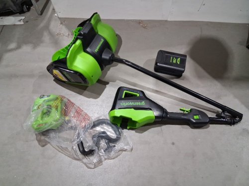 GREENWORKS PRO BRUSHLESS CORDLESS MOTOR SNOW SHOVEL with battery and charger - 80V MAX POWER - 12" - GREEN (MODEL:GLSS80000/2601202) image 3