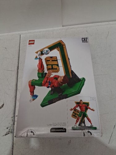 854PC Lego Editions Cristiano Ronaldo Soccer Legend (Model: 43016) image 3