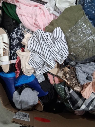 assorted MIXED Clothes MYSTERY PALLET - VARIOUS clothes and sizes - aprox 300+ image 7