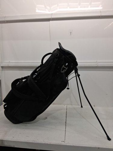 TaylorMade Pro Stand golf bag with 8 dividers and carry strap - black (Model: N2631901) image 2