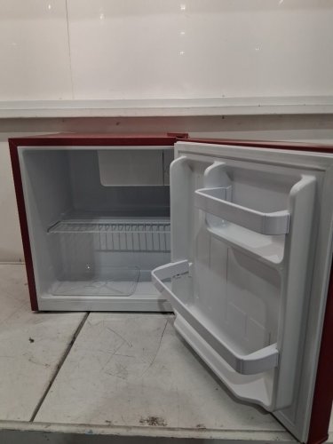 frigidaire retro series compact refrigerator with built in bottle opener - 1.6cuft - merlet/red (model: efr197-merlot-6com) image 4