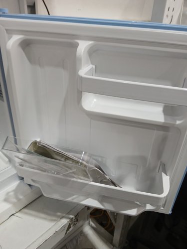 FRIGIDAIRE RETRO STYLE compact MINI FRIDGE - 1.6CU.FT - BLUE (MODEL: EFR176-BLUE-6com) image 9