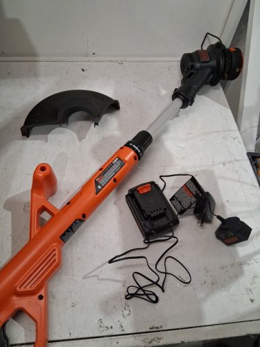 BLACK+DECKER STRING TRIMMER/EDGER - 20V 10" - BLACK/ORANGE (MODEL: LST201) image 3