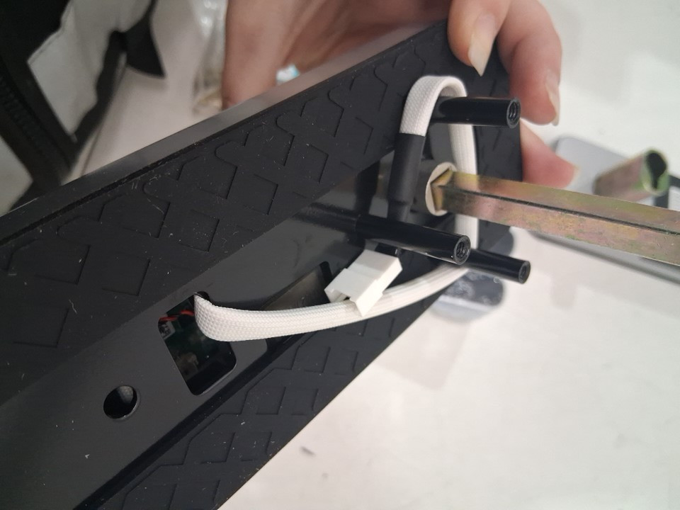OLUMAT Smart Door Lock B28 - with app compatibility, wifi/bluetooth connection, and fingerprint entry - brushed nickel image 4