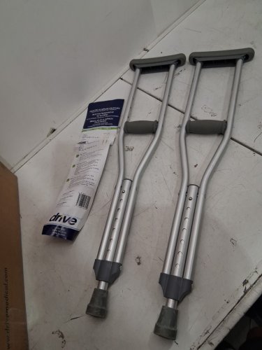 YOUTH'S DRIVE MEDICAL UNIVERSAL PUSH BUTTON ALUMINUM CRUTCHES - 4FT - 4FT 6" Height - SILVER (MODEL: 10416-1) image 3