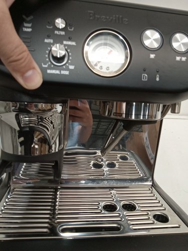 Breville the Barista Express Impress Espresso Machine with Grinder & Milk Frother - 2L - black truffle (model: BES876BTR) image 7