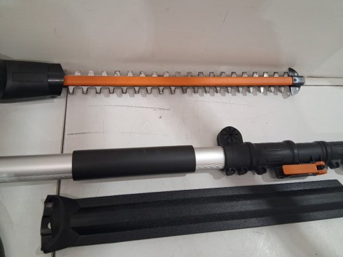 WORX POWER SHARE 2-IN-1 EXTENDABLE CORDLESS HEDGE TRIMMER - 20" BLADE/20V - ORANGE (MODEL: WG252) image 5