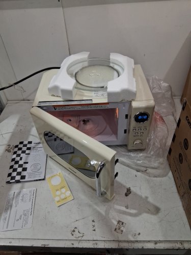 comfee  Retro Countertop Microwave Oven - 0.7cu.ft - 700w - cream image 2
