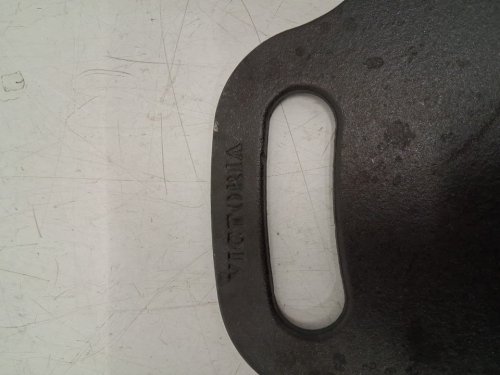 victoria cast iron tawa griddle with handle  - seasoned with flax seed oul - 12" - black image 4