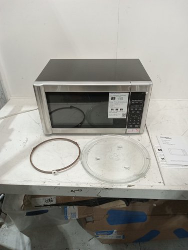 HAMILTON BEACH STAINLESS STEEL COUNTERTOP MICROWAVE WITH CHILD SAFETY LOCK - 1.1 CU.FT - 1000W - SILVER/BLACK (MODEL: EM031MC1-L2) image 3