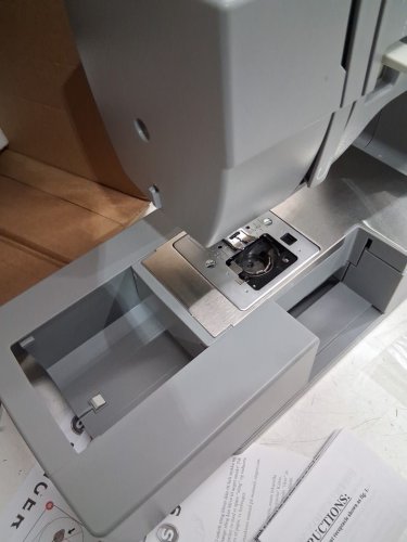 SINGER HEAVY DUTY SEWING MACHINE WITH 11 BUILT-IN STICHES - GREY (MODEL: HD4411) image 6
