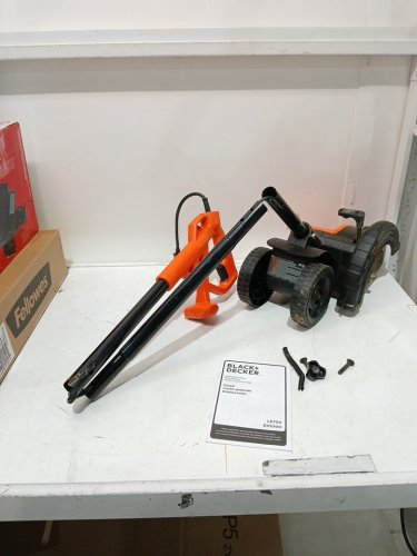 BLACK+DECKER EDGE HOG 2-1/4 HP CORDED ELECTRIC LANDSCAPE EDGER AND TRENCHER (LE750) image 3