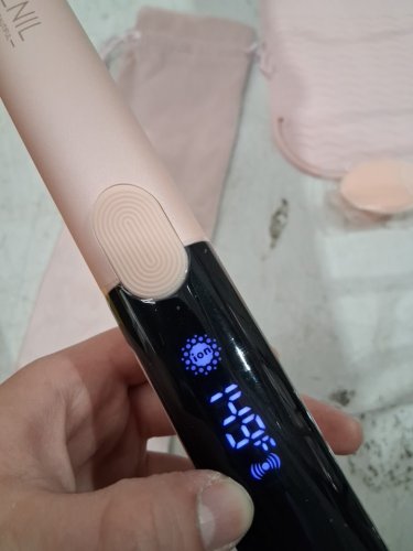 angenil professional titanium flat iron - dual voltage  - 1" - pink image 4