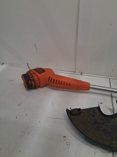 BLACK + DECKER 2-IN-1 CORDed STRING TRIMMER AND EDGER KIT- 13" CUT SWATH - orange/black (MODEL: st7700) image 4