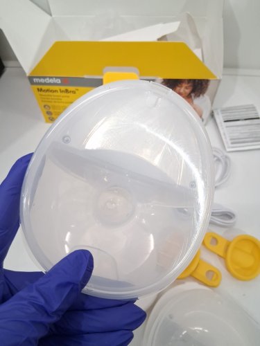 MEDELA MOTION INBRA WEARABLE BREAST PUMP - WHITE/YELLOW - (MODEL: YM-8801) image 6