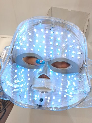 led light therapy facial beauty instrument mask with 7 colour modes - white image 10