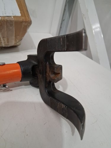 VEVOR Pallet Buster Breaker Bar for Flooring, Framing, Roofing, Trim, Drywall - 44" - orange (model:CL-J44) image 3