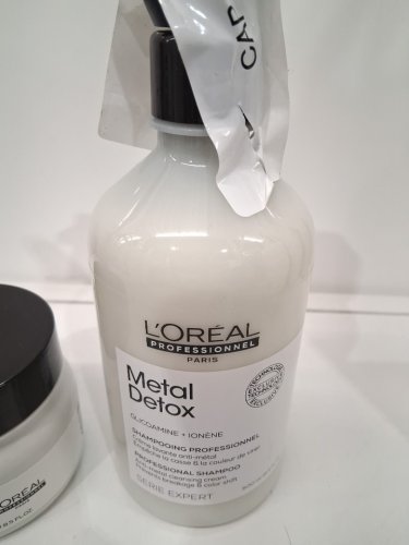 2PC L'OREAL PARIS METAL DETOX HAIR PRODUCTS TO PREVENT BREAKAGE AND COLOUR SHIFT- 250ML/500ML - PROFESSIONAL HAIR MASK / PROFESSIONAL SHAMPOO image 4