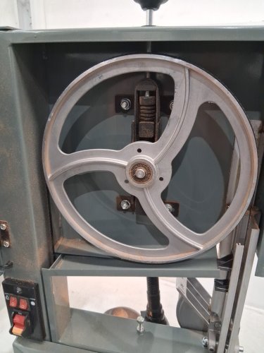 King Canada Wood Bandsaw with light & Laser - 9" - grey (model: KC-902C) image 4