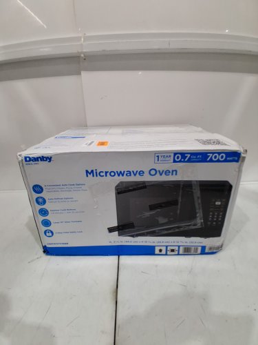DANBY 700W COUNTERTOP MICROWAVE - 0.7 CU.FT - BLACK (MODEL: DBMW0721BBB) image 2