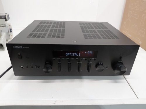 Yamaha R-N600A Network Receiver with bluetooth & wifi image 2