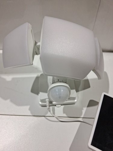 LUTEC MOTION ACTIVATED SOLAR SECURITY LED FLOOD LIGHT - 5000K - 3000LM - WHITE (MODEL: 1937995) image 3