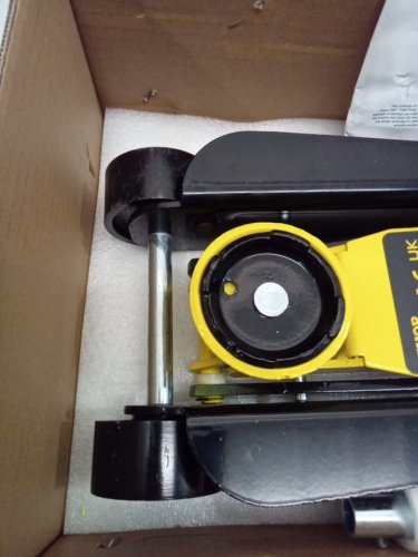 VEVOR Low Profile Heavy-Duty Steel Floor Jack with Single Piston Hydraulic Pump - 2.5 Ton cap - Yellow (model: wd-a-02250-a00-0) image 5