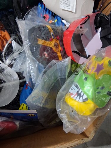 assorted MIXED item Halloween costume MYSTERY PALLET - VARIOUS costumes - aprox 150+ (PALLET #4) image 4