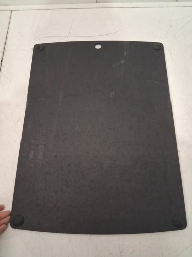 epicurean all-in-one paper composite cutting board with non-slip feet - 14.5" x 19.5" - slate black (model: ‎505-201502003) image 3