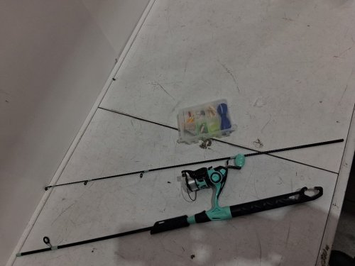 zebco rambler durable no tangle reel fiberglass rod with build in carabiner - 5ft 3" - teal/black (model: ‎RAMSC532.FB4) image 3