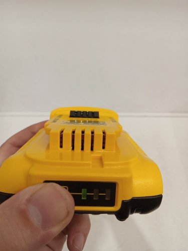 DEWALT 20V MAX 2.0AH COMPACT LI-ION BATTERY PACK **BATTERY ONLY** - YELLOW (MODEL: DCB203) image 2