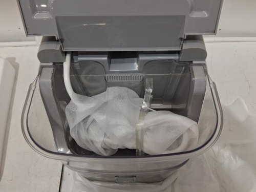 Frigidaire Countertop Crunchy Chewable Nugget Ice Maker - 28lb per day - 1L capacity - 200w - stainless steel (model: EFIC228) image 6