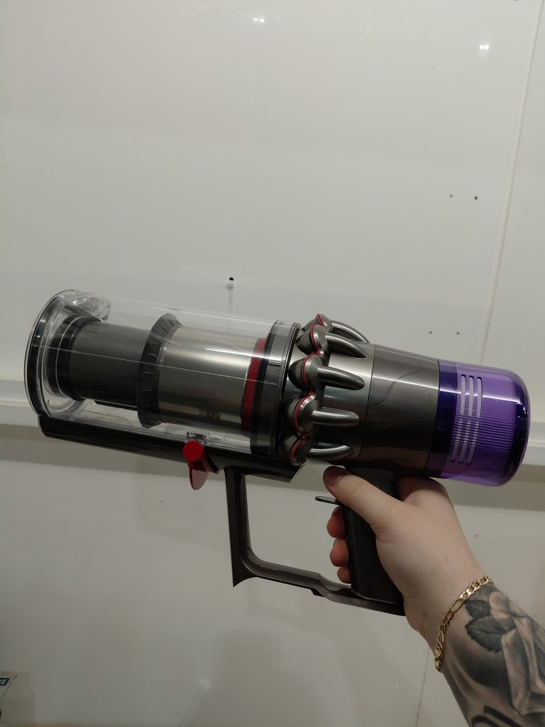 dyson v11 cordless 2-in-1 stick/hand vacuum cleaner with multi-purpose attachments (model: v11 sv28) image 2