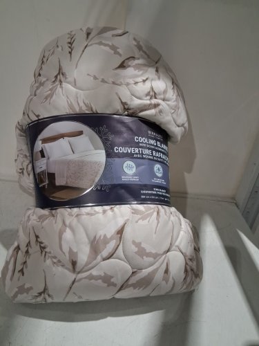 BERKSHIRE LIGHTWEIGHT COOLING BLANKET - QUEEN- WHITE/BEIGE FLORALS (MODEL: 1986201) image 2