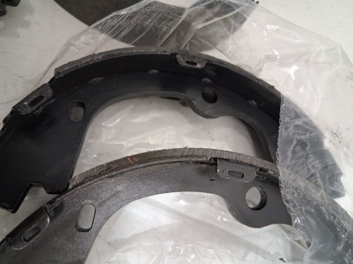 top quality rear brake replacement shoe for 2015-2021 kia sedona (model: nb-1078b ) image 5