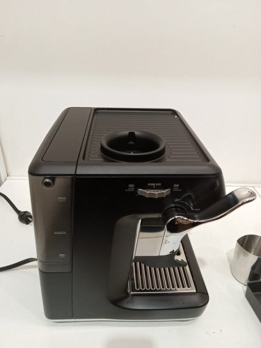 Breville the Barista Express Impress Espresso Machine with Grinder & Milk Frother - 2L - black truffle (model: BES876BTR) image 11