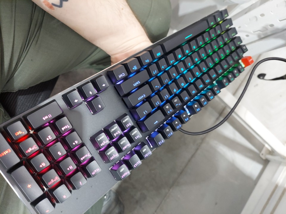 Glorious GMMK Full-Size USB wired Mechanical Gaming Keyboard - Hot Swappable, Brown Switches - black (Model: GMMK-BRN) image 5