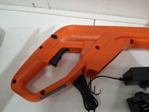 BLACK+DECKER 3-IN-1CORDLESS  STRING TRIMMER, EDGER, and LAWN MOWER with 2 batteries, and charger - 6.5 AMP - ORANGE/BLACK (MODEL : MTC220/lst220) image 5