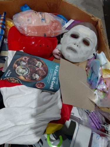 assorted MIXED item MYSTERY PALLET - VARIOUS PRODUCTS - aprox 300+ - (pallet #32) image 5
