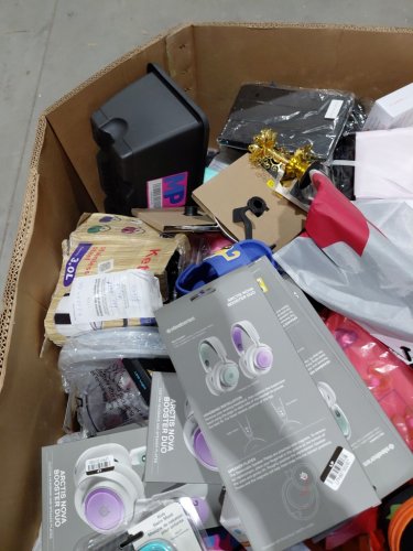 assorted MIXED item MYSTERY PALLET - VARIOUS PRODUCTS - aprox 300+ - (pallet #28) image 6