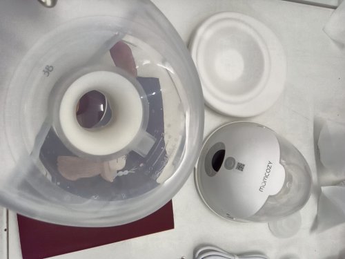 momcozy m5 smart wearable breast pumps with app control - white (model: bp380) image 9
