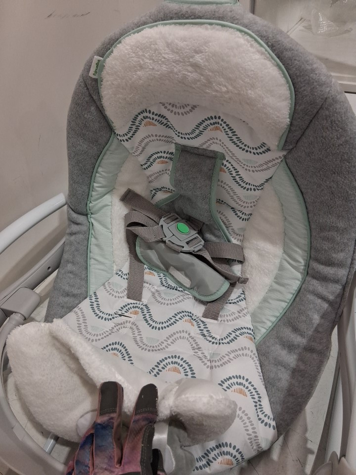ingenuity convert me 2-in-1 corded compact portable automatic baby swing & infant seat with nature sounds - 0 to 9 months - 6-20lbs capacity - swell grey/green/white (model: 12579) image 7