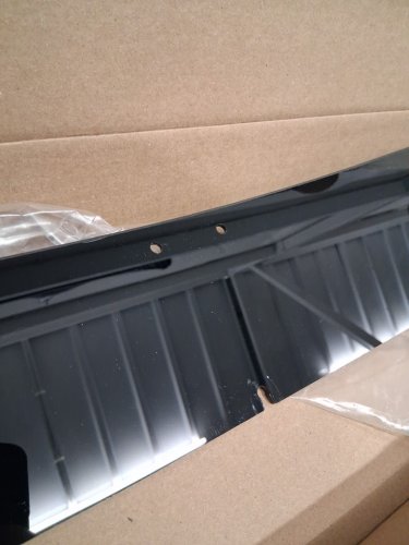 THULE AIRSCREEN XT L - WIND FAIRING KIT THAT REDIRECTS AIRFLOW OVER ROOF RACK - 44" - BLACK - (MODEL: 870202) image 10