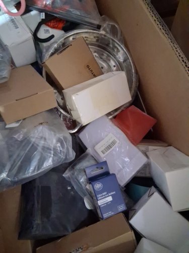 assorted MIXED item MYSTERY PALLET - VARIOUS PRODUCTS - aprox 300+ - (pallet #42) image 9