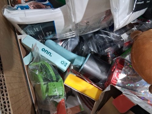 assorted MIXED item MYSTERY PALLET - VARIOUS PRODUCTS - aprox 300+ - (pallet #37) image 8