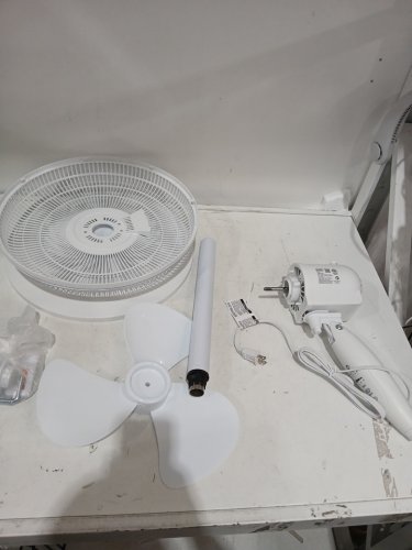 BLACK + DECKER 3-SPEED OSCILLATING STANDING FAN - 16" - WHITE (MODEL: BFSR16W) image 3